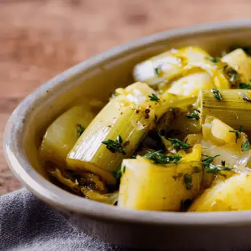 Braised leeks with thyme