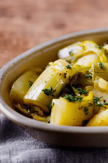 Braised leeks with thyme