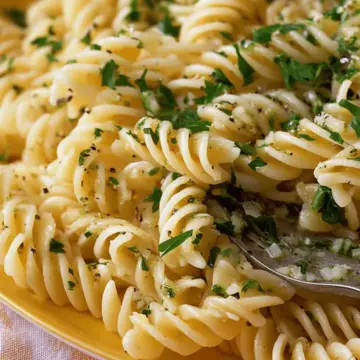 Pasta With Garlic and Olive Oil