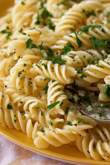 Pasta With Garlic and Olive Oil