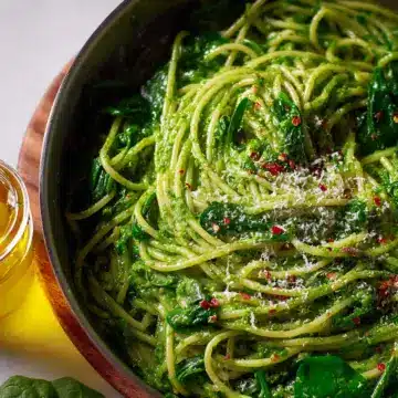 Quick Green Spinach Pasta Sauce (10 Minutes!)