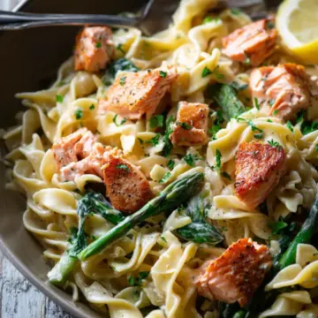 The Best Creamy Salmon Pasta